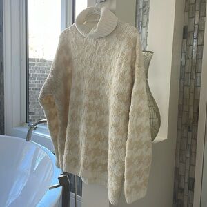 Hand knit sweater in off whiter & cream SZ S